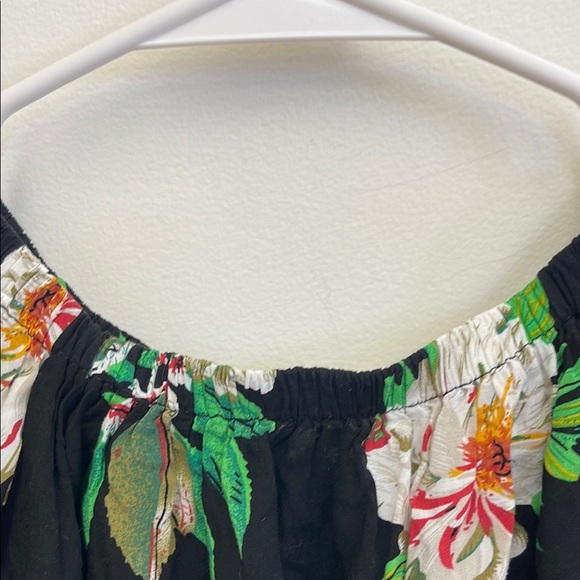 Floral Black Women's Top - Picture 5 of 6